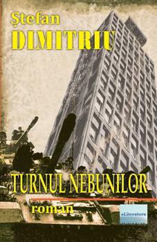 Paperback Turnul Nebunilor: Roman [Romanian] Book