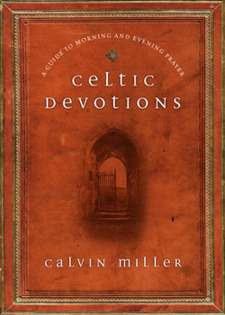 Paperback Celtic Devotions: A Guide to Morning and Evening Prayer Book