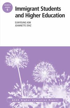 Paperback Immigrant Students and Higher Education Book