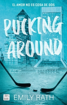 Paperback Pucking Around: El Amor No Es Cosa de DOS / Pucking Around: A Why Choose Hockey Romance [Spanish] Book
