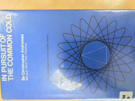 Paperback In pursuit of the common cold Book