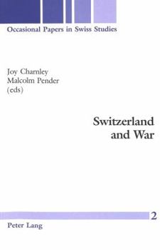 Paperback Switzerland and War Book