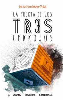 Paperback La puerta de los tres cerrojos (Spanish Edition) [Spanish] Book