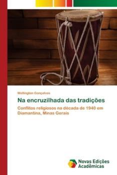 Paperback Na encruzilhada das tradições [Portuguese] Book