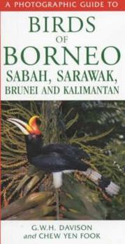 Paperback A photographic guide to birds of Borneo: Sabah, Sarawak, Brunei and Kalimantan (Photographic Guide to) Book