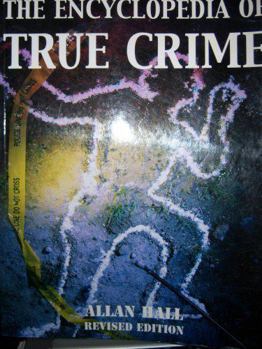 Paperback The Encyclopedia of True Crime Book