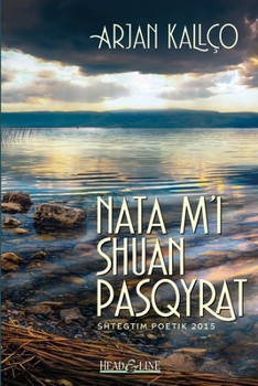 Paperback Nata m'i shuan pasqyrat: Shtegtim poetik 2015 [Albanian] Book