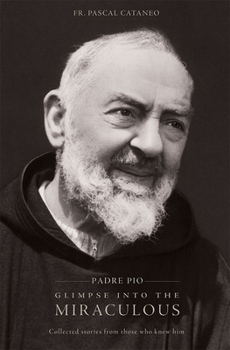 Paperback Padre Pio: Glimpse Miraculous Book