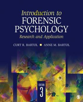 Paperback Introduction to Forensic Psychology: Research and Application Book