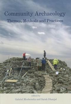 Paperback Community Archaeology: Themes, Methods and Practices Book