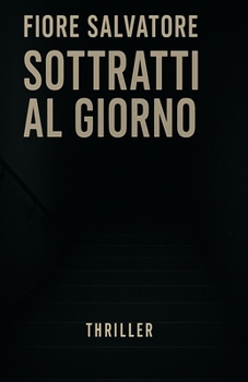 Paperback Sottratti al giorno [Italian] Book