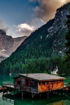 Mountain Lake Home: Imagine the Beautful Sights.
