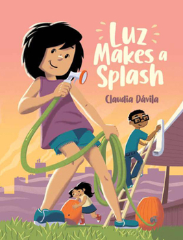 Paperback Luz Makes a Splash Book