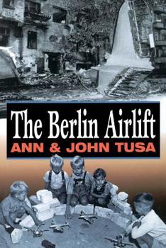 Paperback Berlin Airlift Book