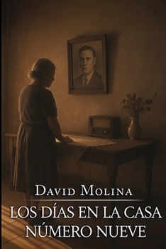 Paperback Los Días En La Casa Número Nueve [Spanish] Book