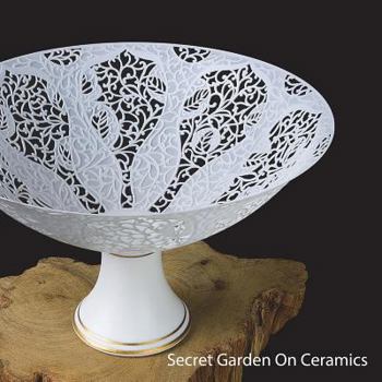 Paperback Secret Garden On Ceramics Book