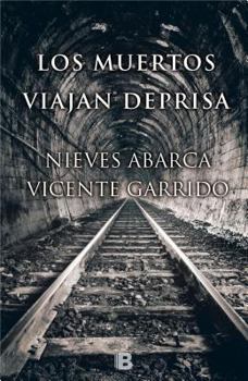 Paperback Los Muertos Viajan Deprisa [Spanish] Book