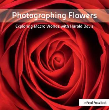 Paperback Photographing Flowers: Exploring Macro Worlds with Harold Davis Book