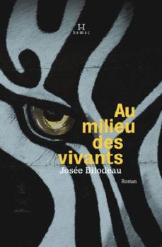 Paperback AU MILIEU DES VIVANTS [French] Book
