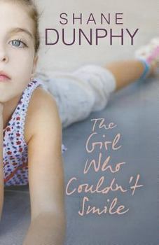 Paperback The Girl Who Couldn't Smile [Large Print] Book