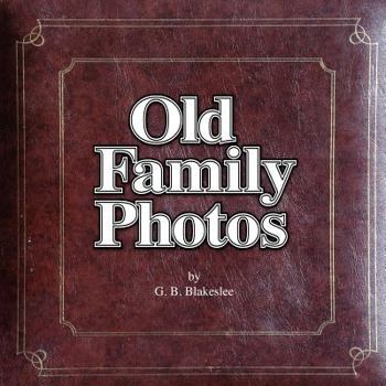 Paperback Old Family Photos Book