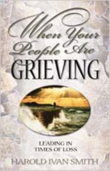 Paperback When Your People Are Grieving: Leading in Times of Loss Book