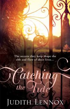 Paperback Catching the Tide Book