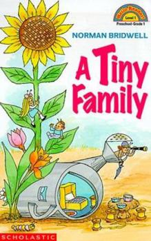 Paperback Tiny Family, a (Level 1) Book