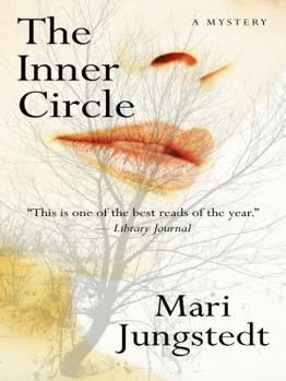 Hardcover The Inner Circle (Thorndike Large Print Crime Scene) [Large Print] Book