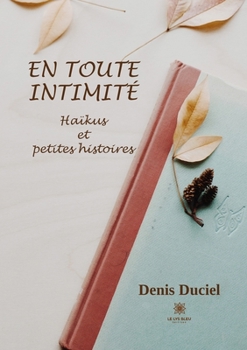 Paperback En toute intimité: Haïkus et petites histoires [French] Book