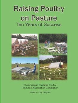 Paperback Raising Poultry on Pasture: Ten Years of Success Book
