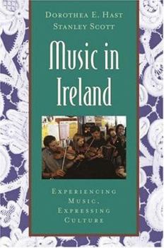 Paperback Music in Ireland: Experiencing Music, Expressing Culture [With CDROM] Book