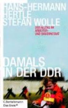 Paperback Damals in der DDR. Der Alltag im Arbeiter- und Bauernstaat [German] Book