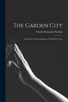 Paperback The Garden City; a Study in the Development of a Modern Town Book
