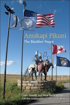 Paperback Amskapi Pikuni: The Blackfeet People Book