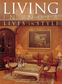 Paperback Living in India: Lives in Style Book