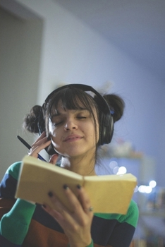 Paperback Due minuti con Italiano Semplicemente Episodi 401-500: Episodi 401-500 [Italian] Book