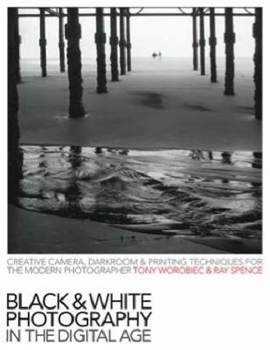 Paperback Black and White Photography in the Digital Age: Creative Camera, Darkroom and Printing Techniques for the Modern Photographer Book
