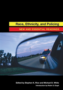 Paperback Race, Ethnicity, and Policing: New and Essential Readings Book