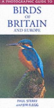 Paperback A Photographic Guide to Birds of Britain and Europe Book