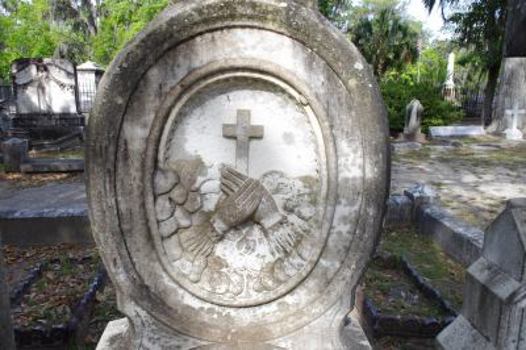 Paperback Remember Me: Within The Walls Of Bonaventure Cemetery Book