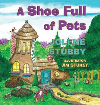 Hardcover A Shoe Full of Pets [Large Print] Book