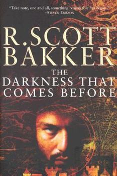 Paperback The Darkness That Comes Before: The Prince of Nothing, Book One Book