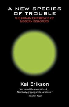 Paperback A New Species of Trouble: The Human Experience of Modern Disasters Book