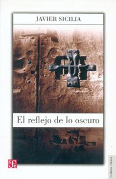 Paperback El Reflejo de Lo Oscuro [Spanish] Book