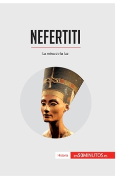 Paperback Nefertiti: La reina de la luz [Spanish] Book