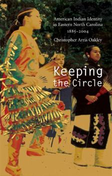 Paperback Keeping the Circle: American Indian Identity in Eastern North Carolina, 1885-2004 Book