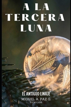 Paperback A la tercera luna: El antiguo linaje [Spanish] Book