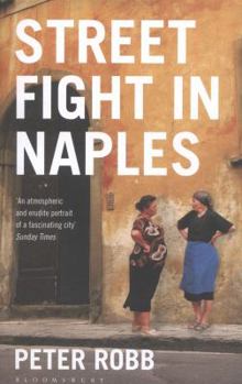 Paperback Street Fight in Naples: A City's Unseen History. Peter Robb Book