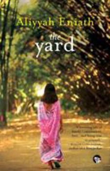 Paperback The Yard [Large Print] Book
